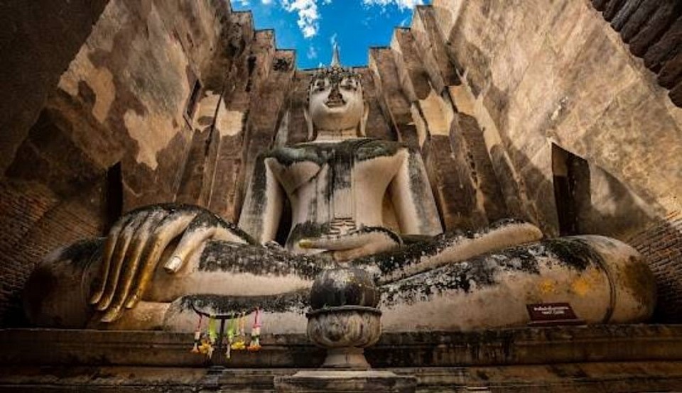 เพลิดเพลินชมกรุงเก่าสุโขทัยกับบริการของเรา AEC 168 Transport & Travel