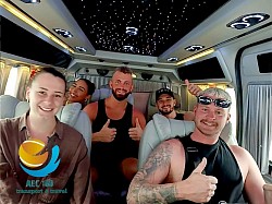 บริการนำเที่ยวทั่วไทย และเป็นศูนย์กลางรถแท็กซี่ private บริการตลอด 24 ชั่วโมง